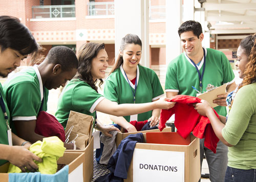 students volunteer with a college organization